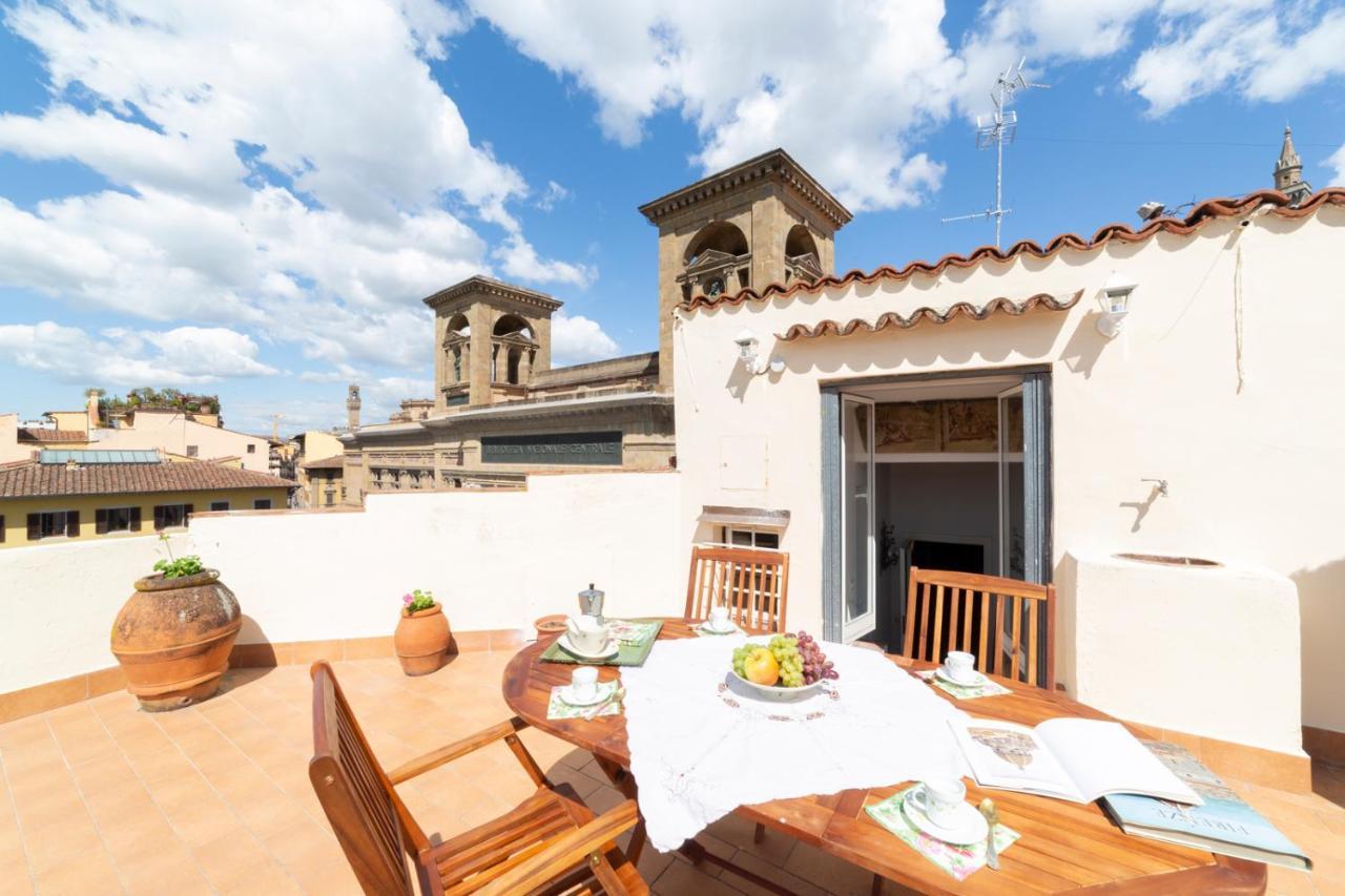 Apartment Lungarno Attic With Private Terrace And Lift Florenz