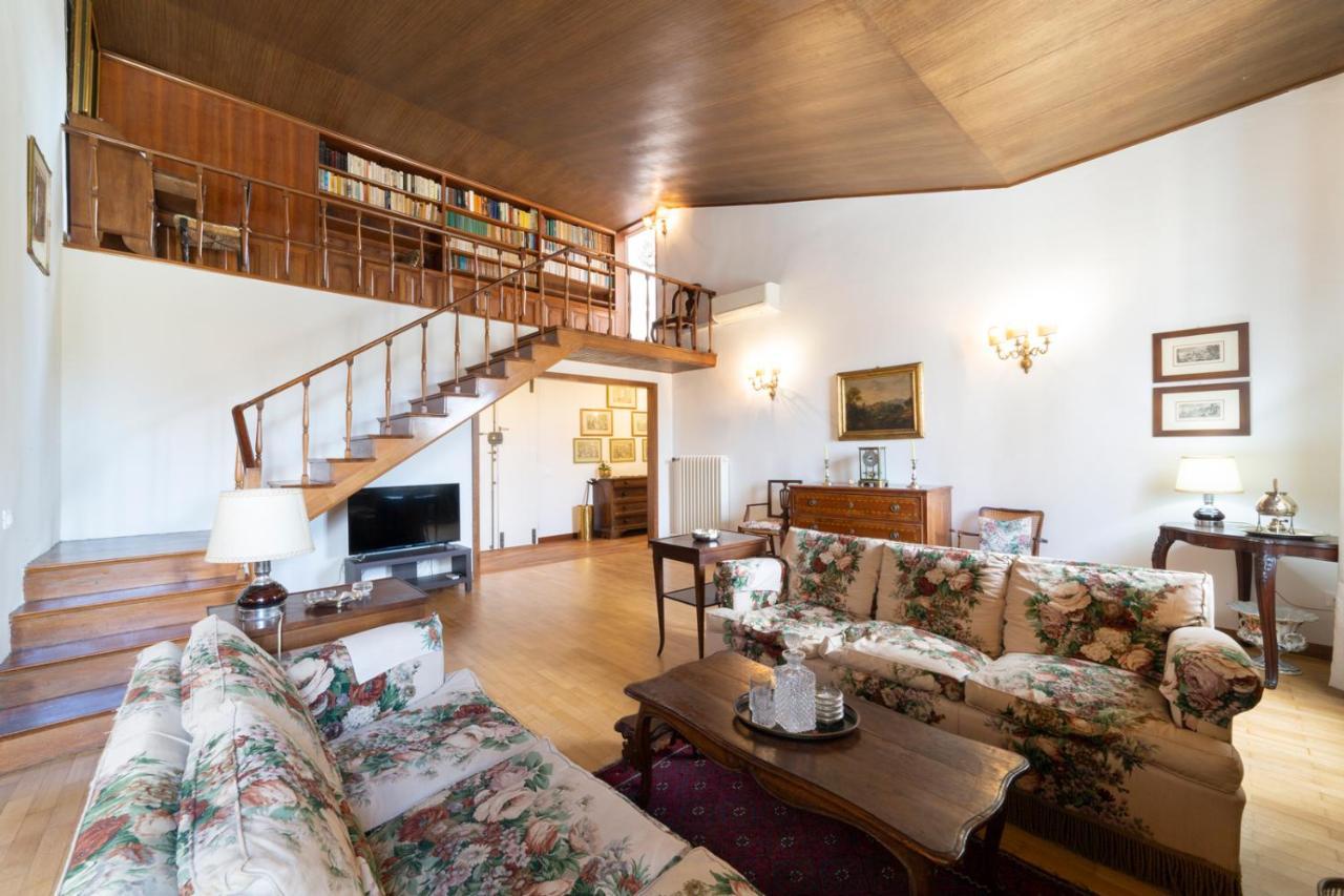 Lungarno Attic With Private Terrace And Lift Florenz