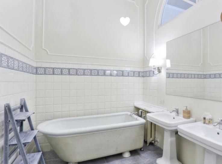 Appartement 4bdrm Elegant Apartm In Private Estate, Shared Swimmingpool, Maze Garden *