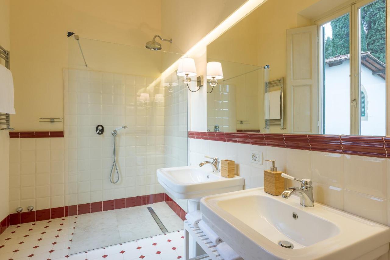 4bdrm Elegant Apartm In Private Estate, Shared Swimmingpool, Maze Garden *