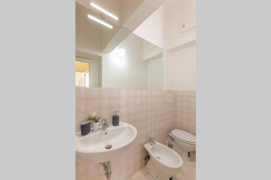 Santa Croce. Quiet, Large And Luminous Loft * Florença