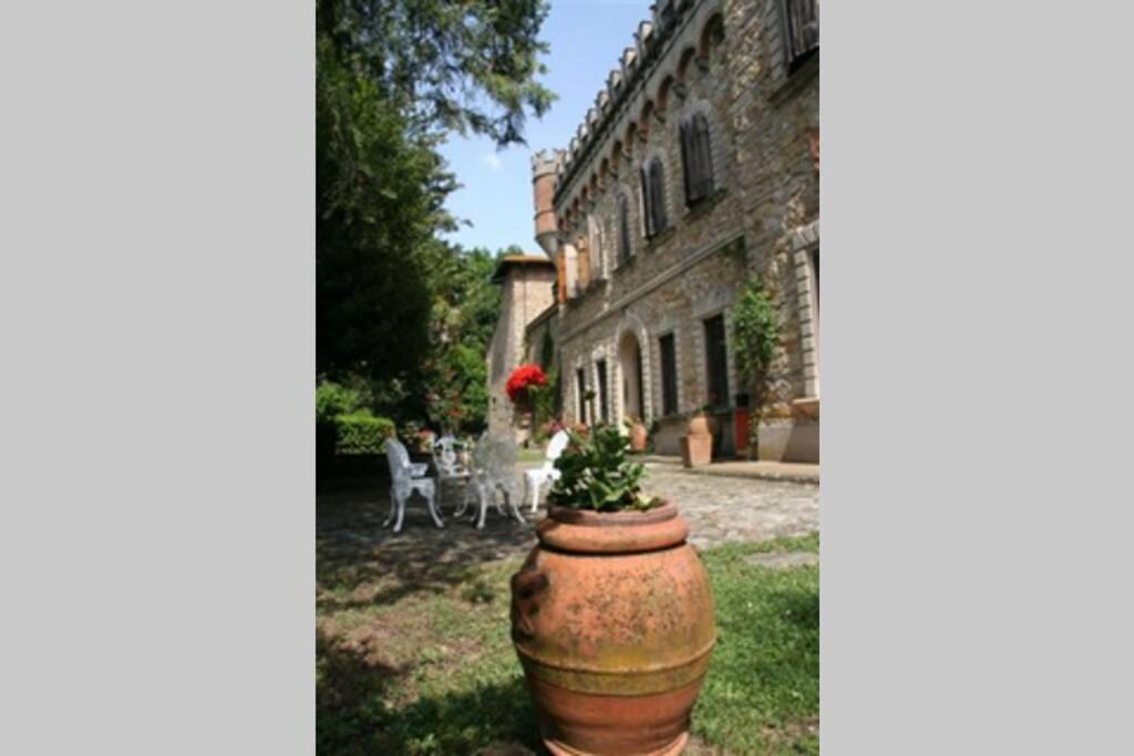 Casa La Torre Un Castello Alle Porte Di Appartement *