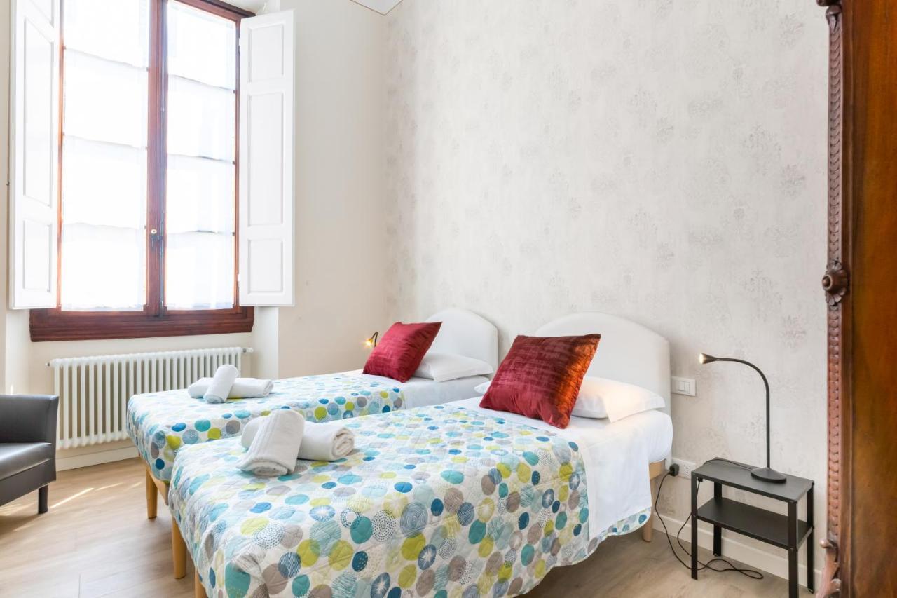 I Renai - Ponte Delle Grazie Modern Apartamento Florença