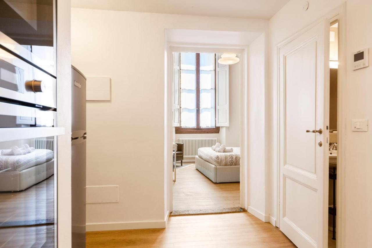 I Renai - Ponte Delle Grazie Modern Apartamento Florença