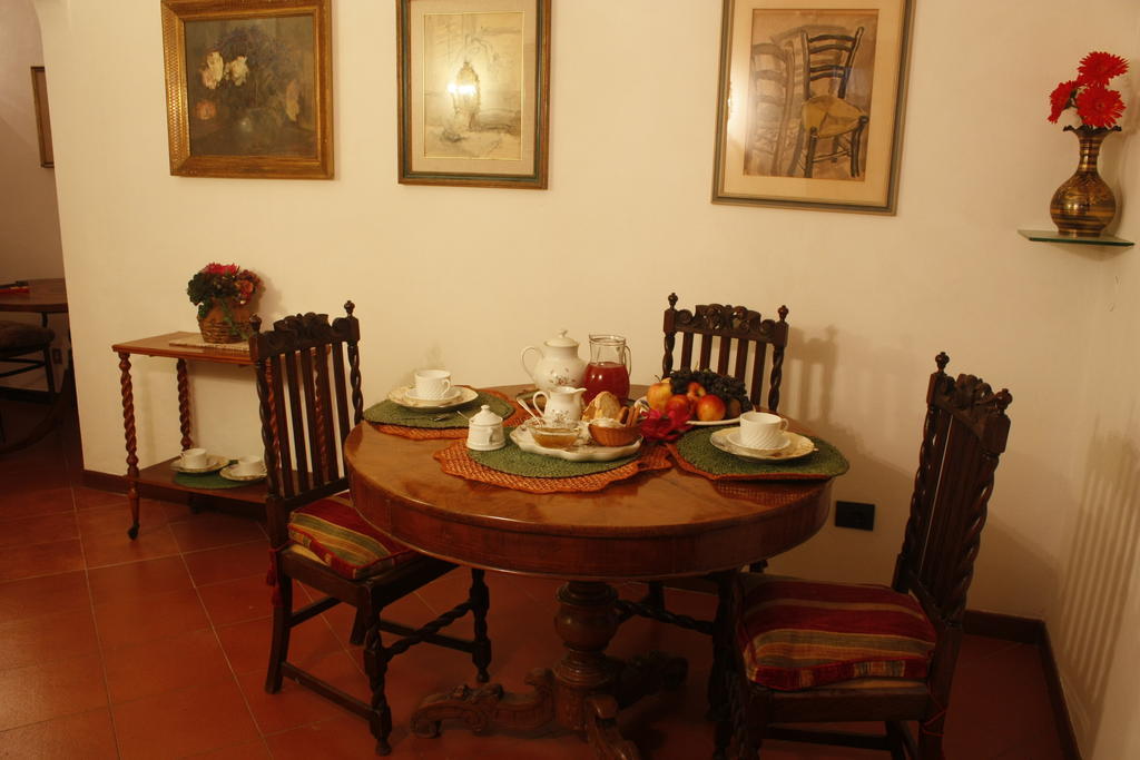 Acomodação com café da manhã  Ulivi Di Castello 3*