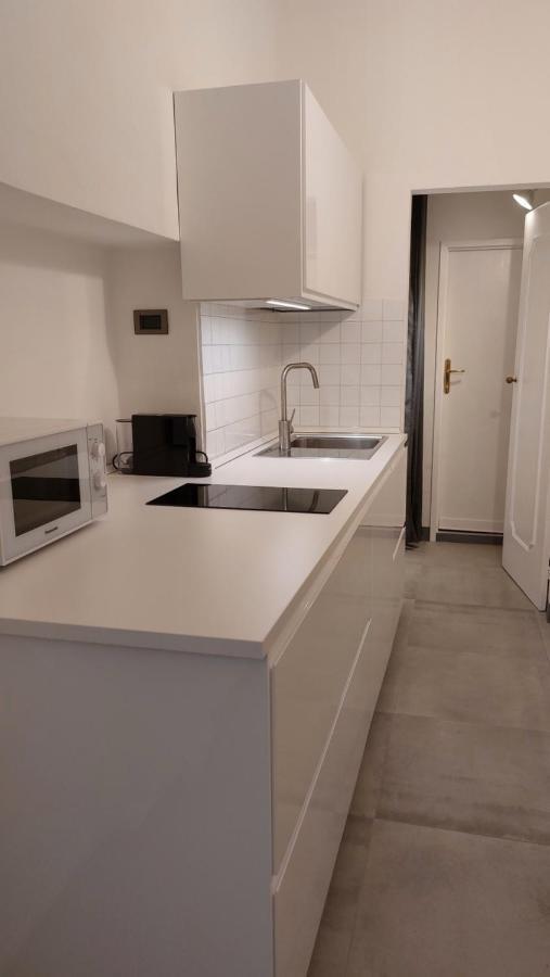 Renai Flat * Florence