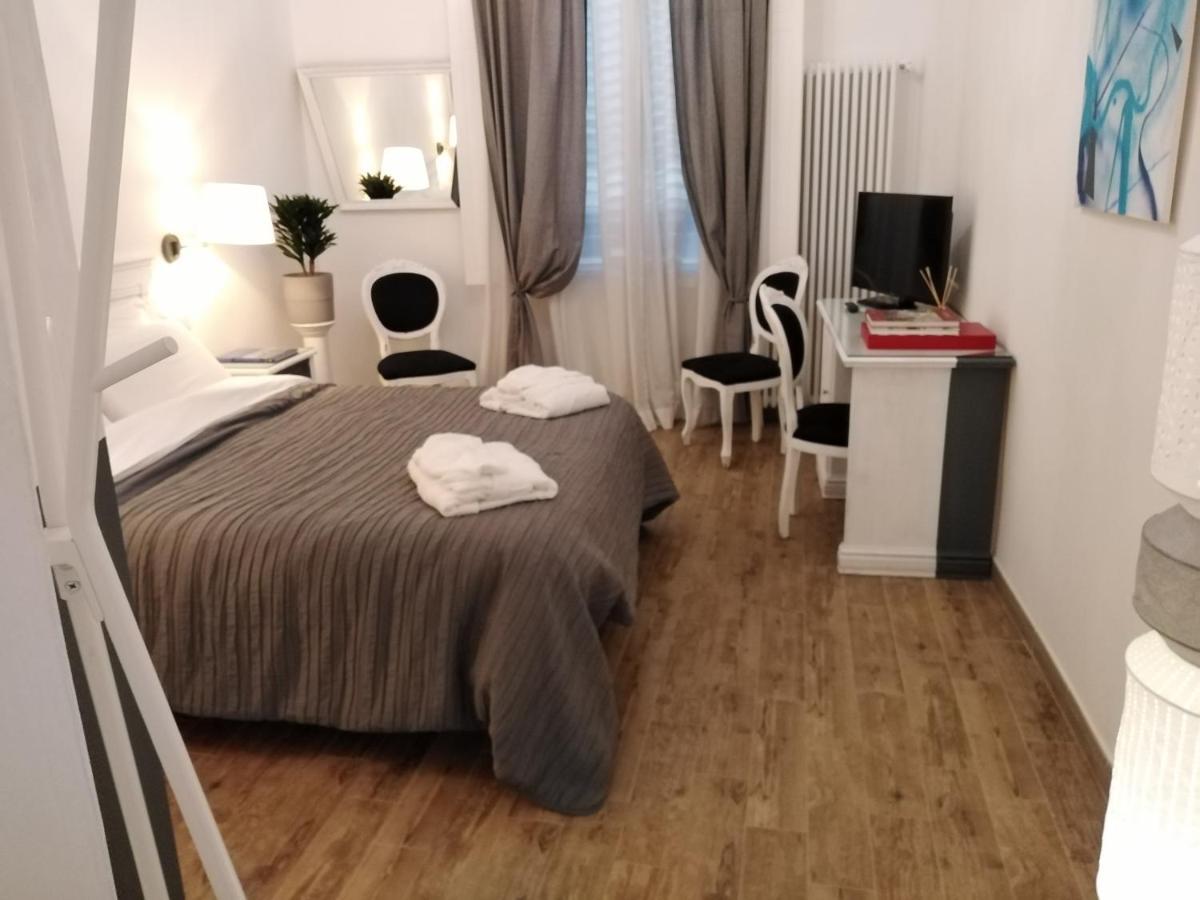 Acomodação com café da manhã  In San Frediano *