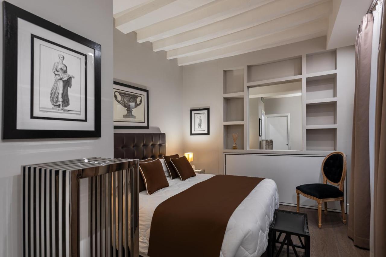 Hr Bedrooms In *