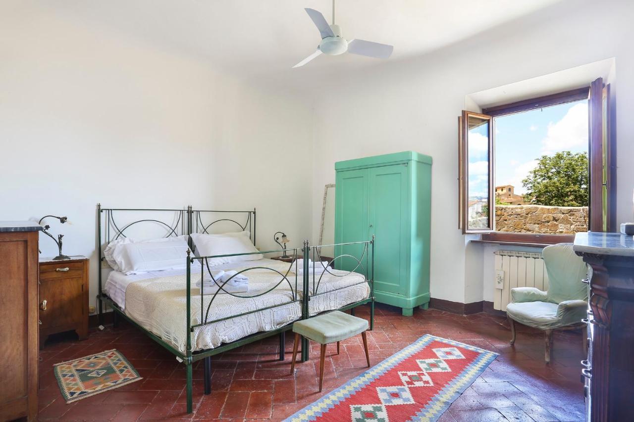 A Postcard View In A Vintage Appartamento