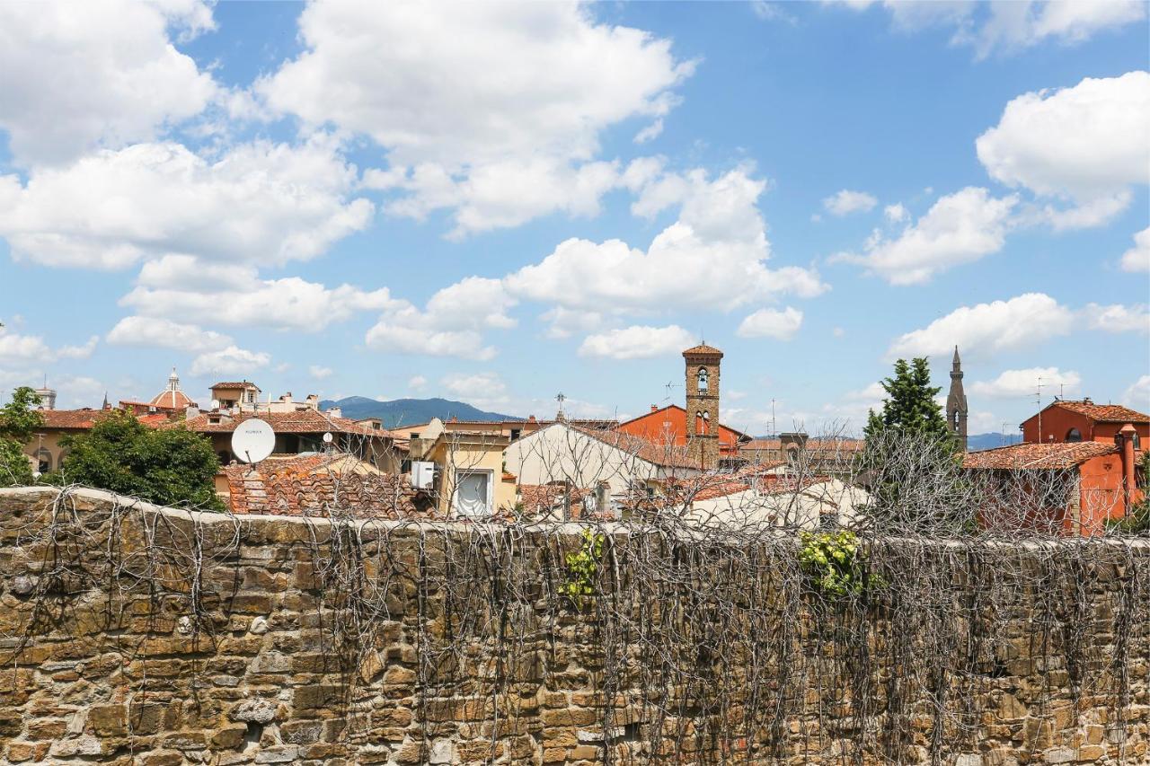 A Postcard View In A Vintage Appartamento Firenze