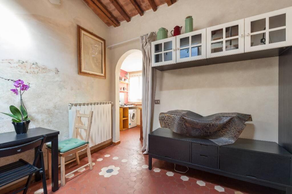 Medieval Tower House Near Ponte Vecchio - Apartment