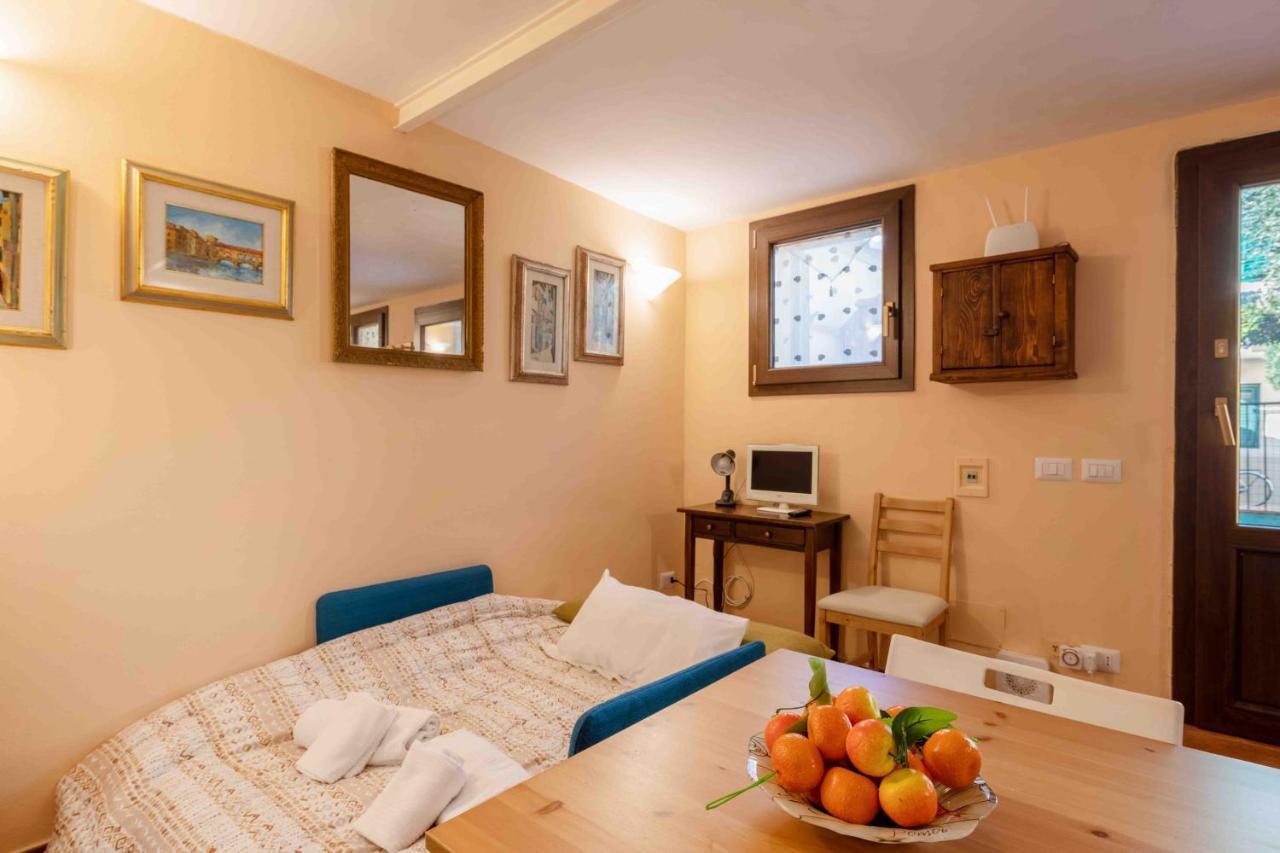 San Frediano Cozy Studio With Private Patio Apartamento Florença