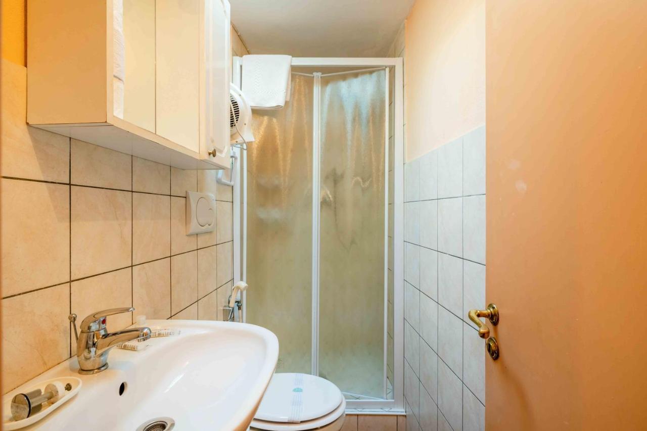 San Frediano Cozy Studio With Private Patio Apartment *
