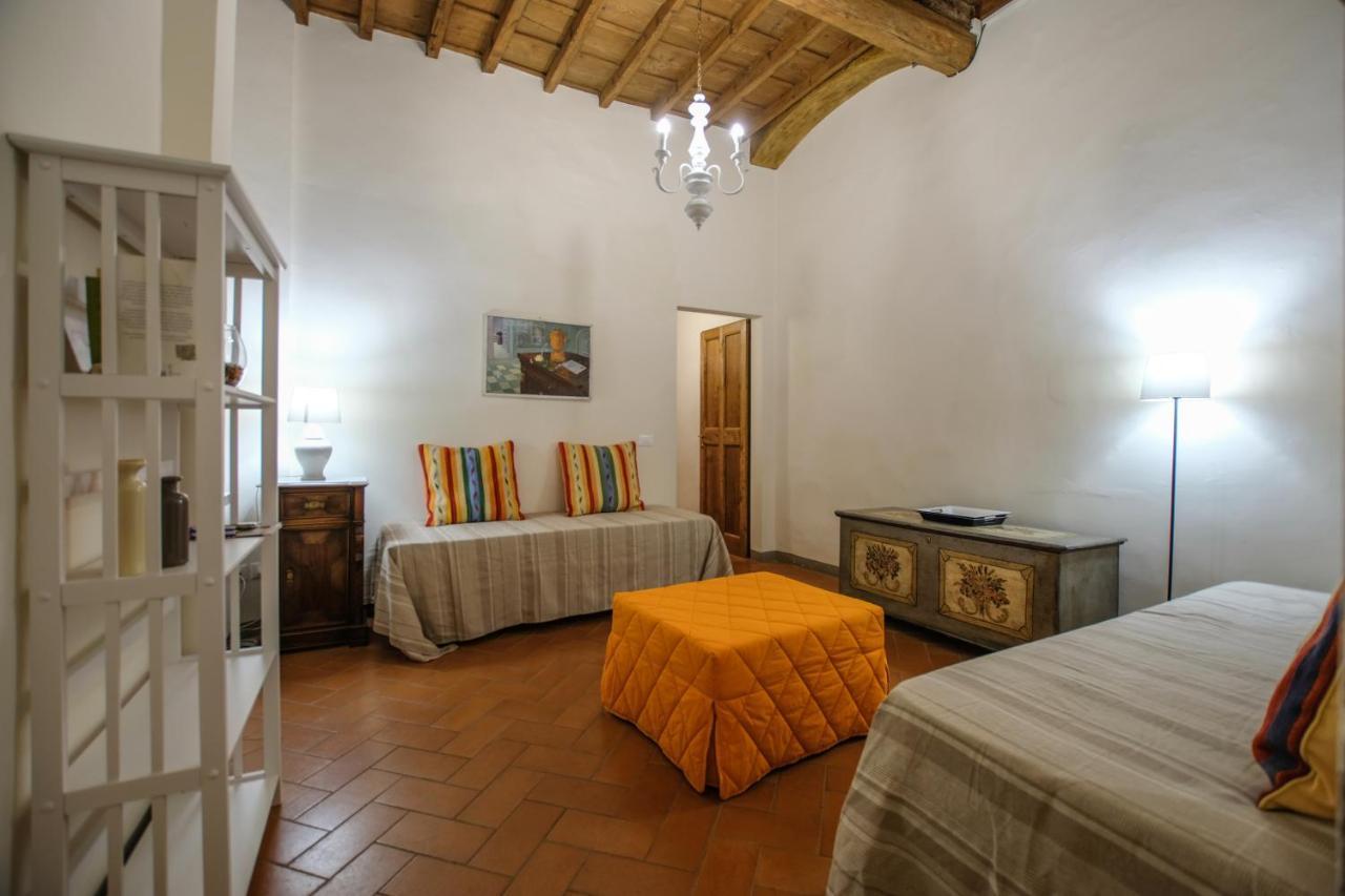 Roomy And Elegant By Piazza Pitti Apartment
