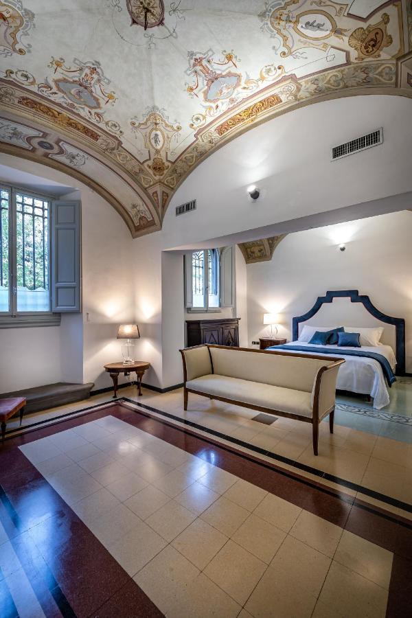 Apartment Yid Five Luxury Suites Apt With Secret Garden