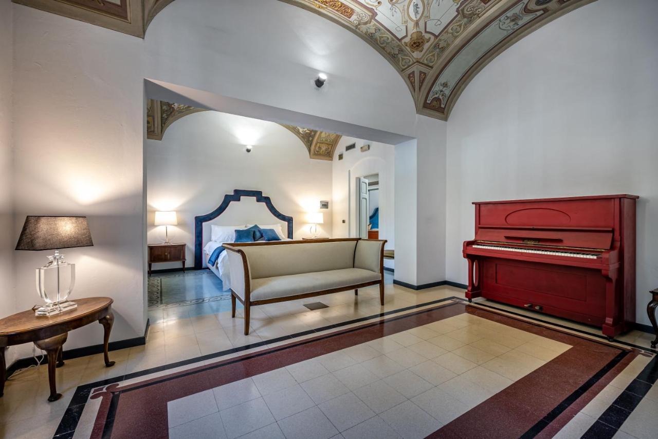 Yid Five Luxury Suites Apt With Secret Garden Appartement