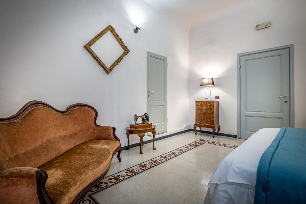 Yid Five Luxury Suites Apt With Secret Garden Apartment