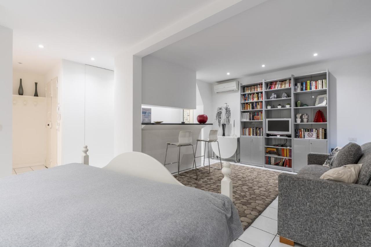 - Por Santa Maria Apartment *