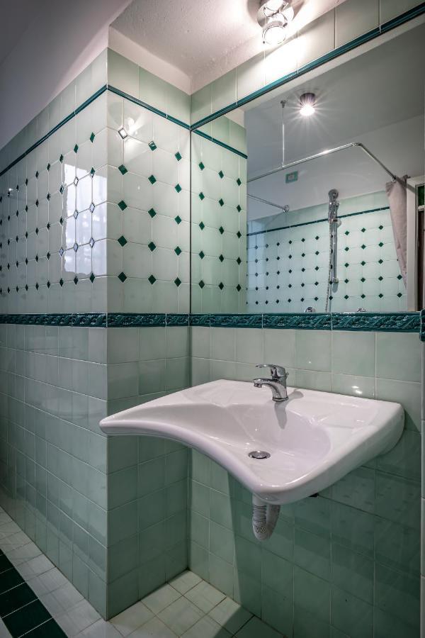 Yid Five Luxury Suites Apt With Secret Garden Appartement