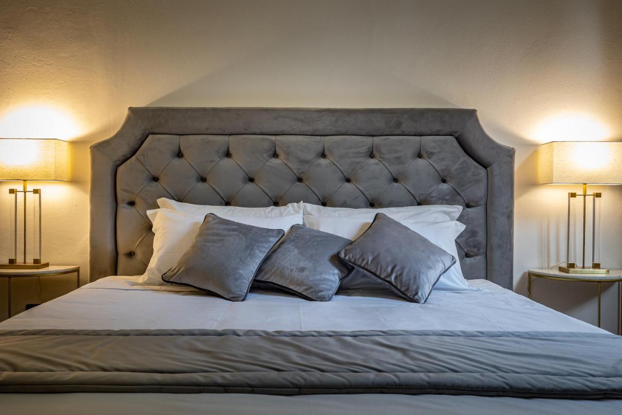 Apartment Yid Five Luxury Suites Apt With Secret Garden *
