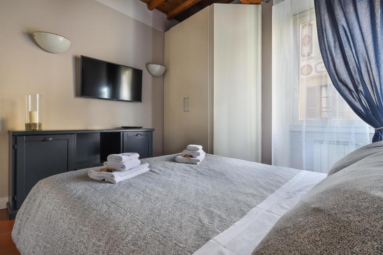 Apartment In The Window- Unique View *