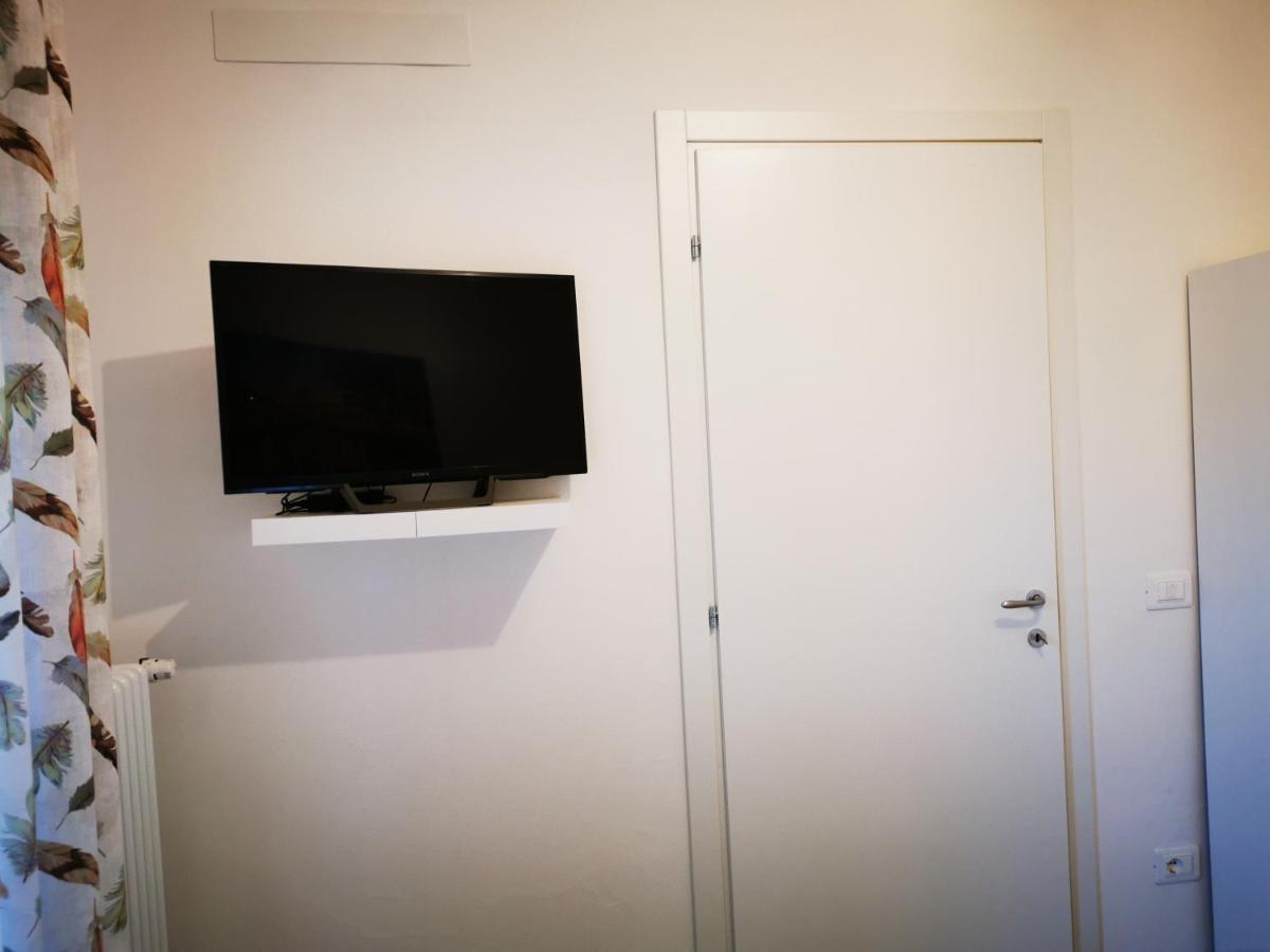 Apartment Eyes *