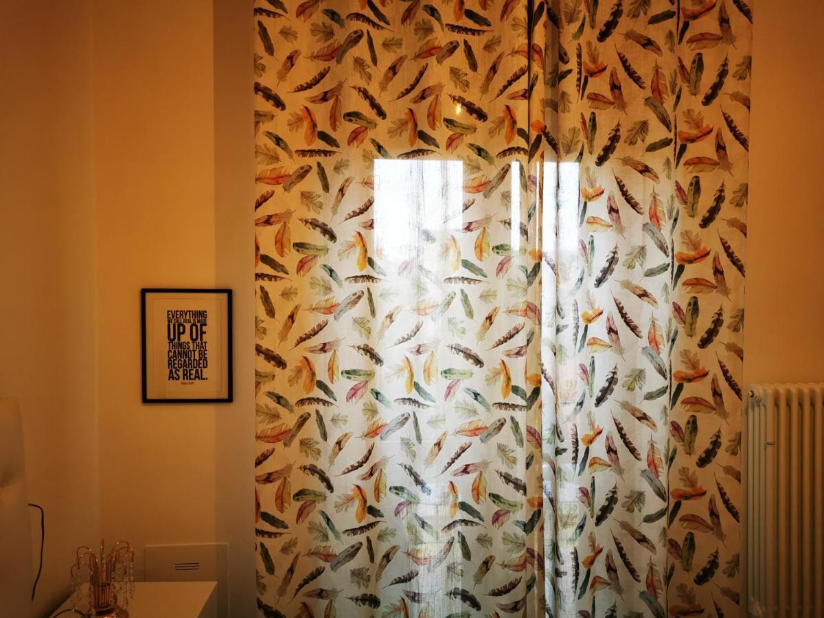 Apartment Eyes *