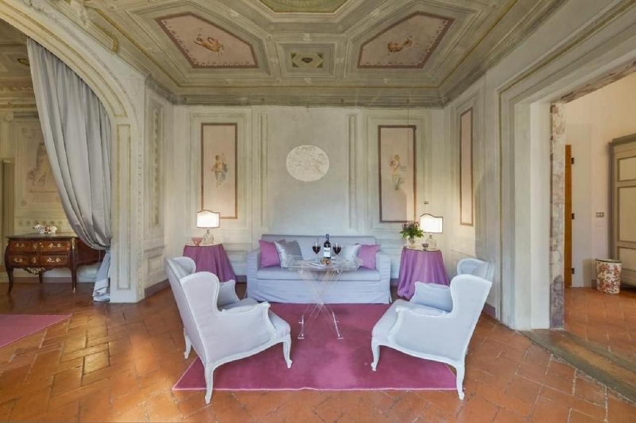 Apartment Maggio Frescoes By Vacavilla