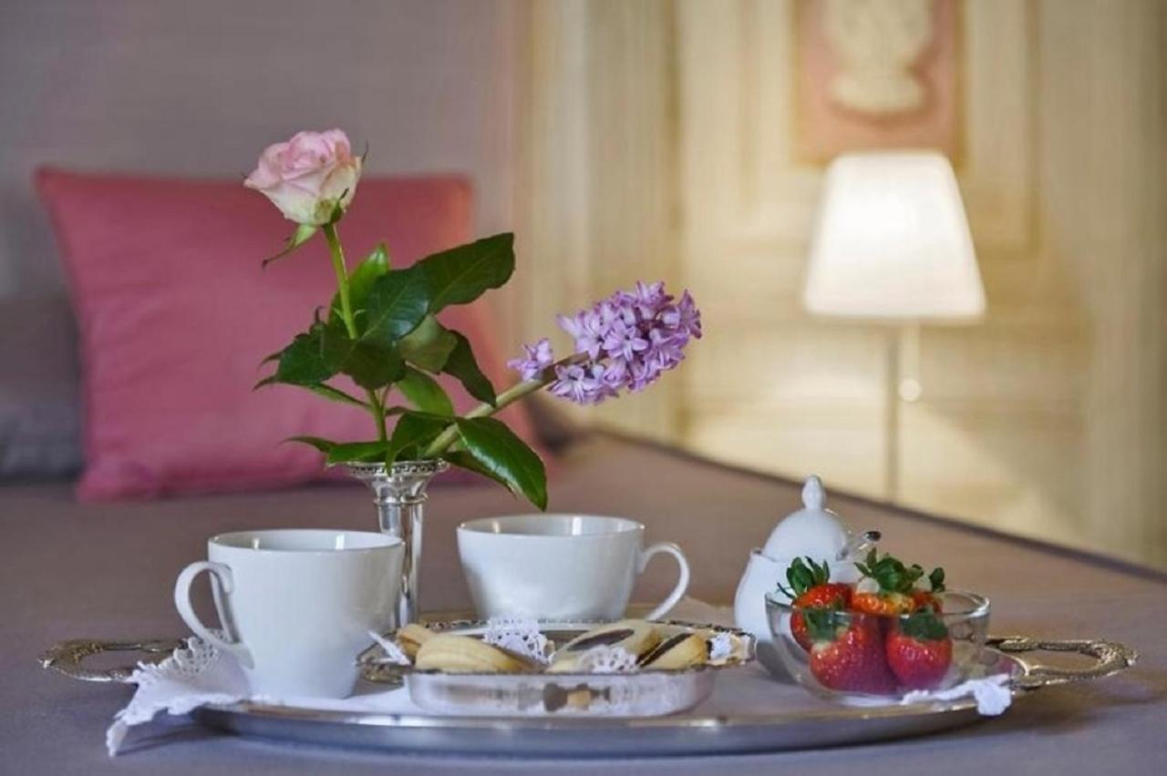 Apartment Maggio Frescoes By Vacavilla Florence