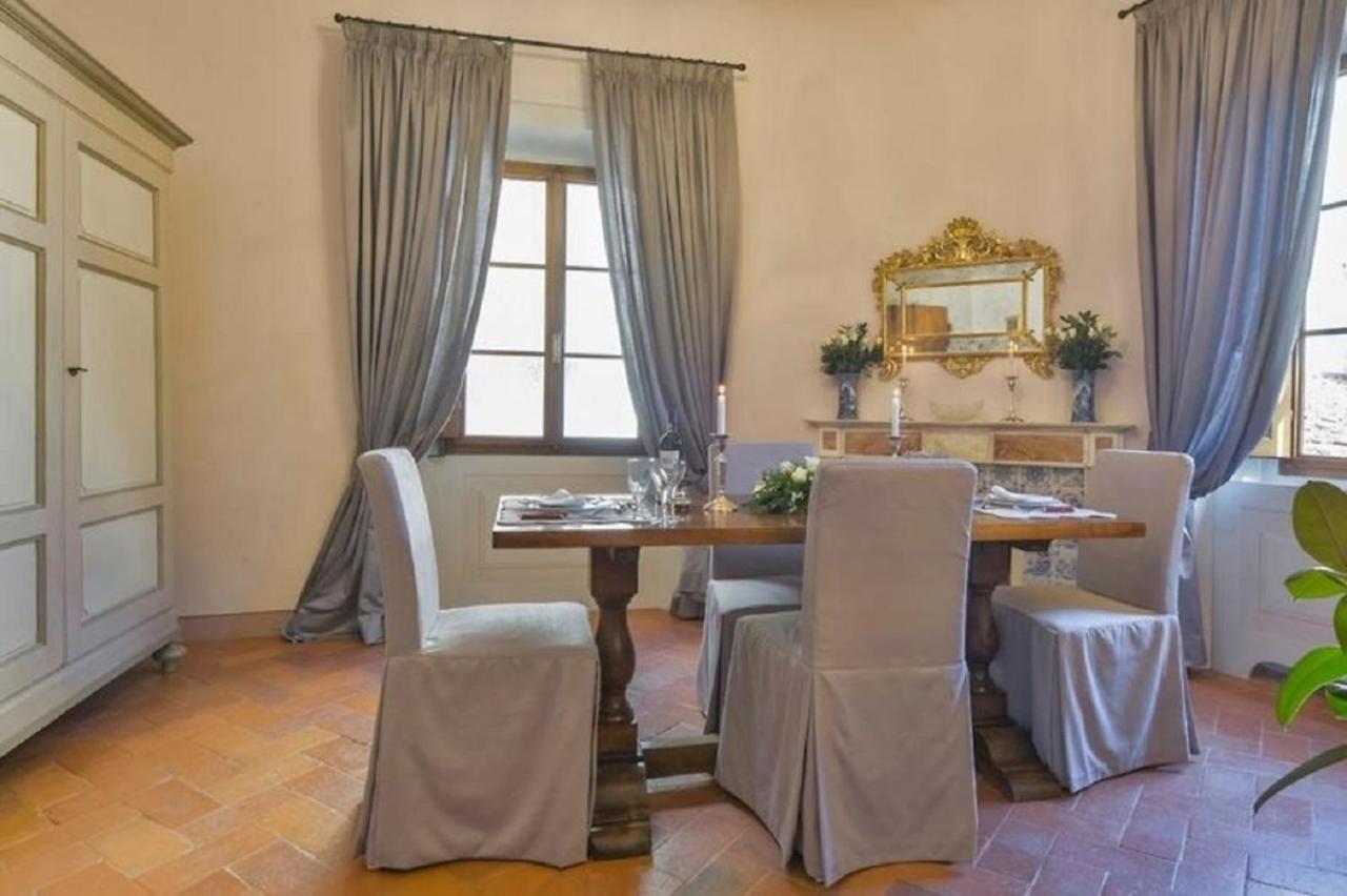 Maggio Frescoes By Vacavilla Apartment