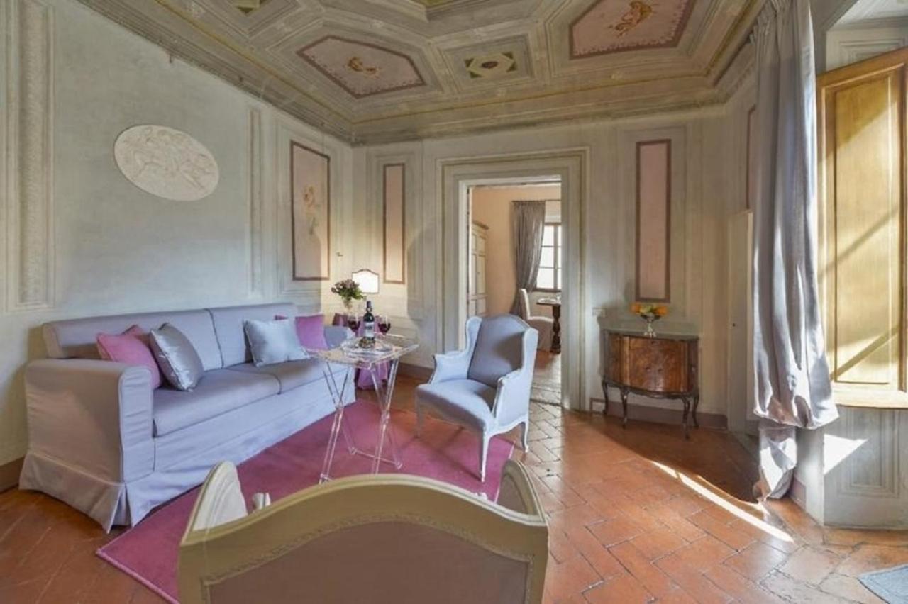 Apartment Maggio Frescoes By Vacavilla *