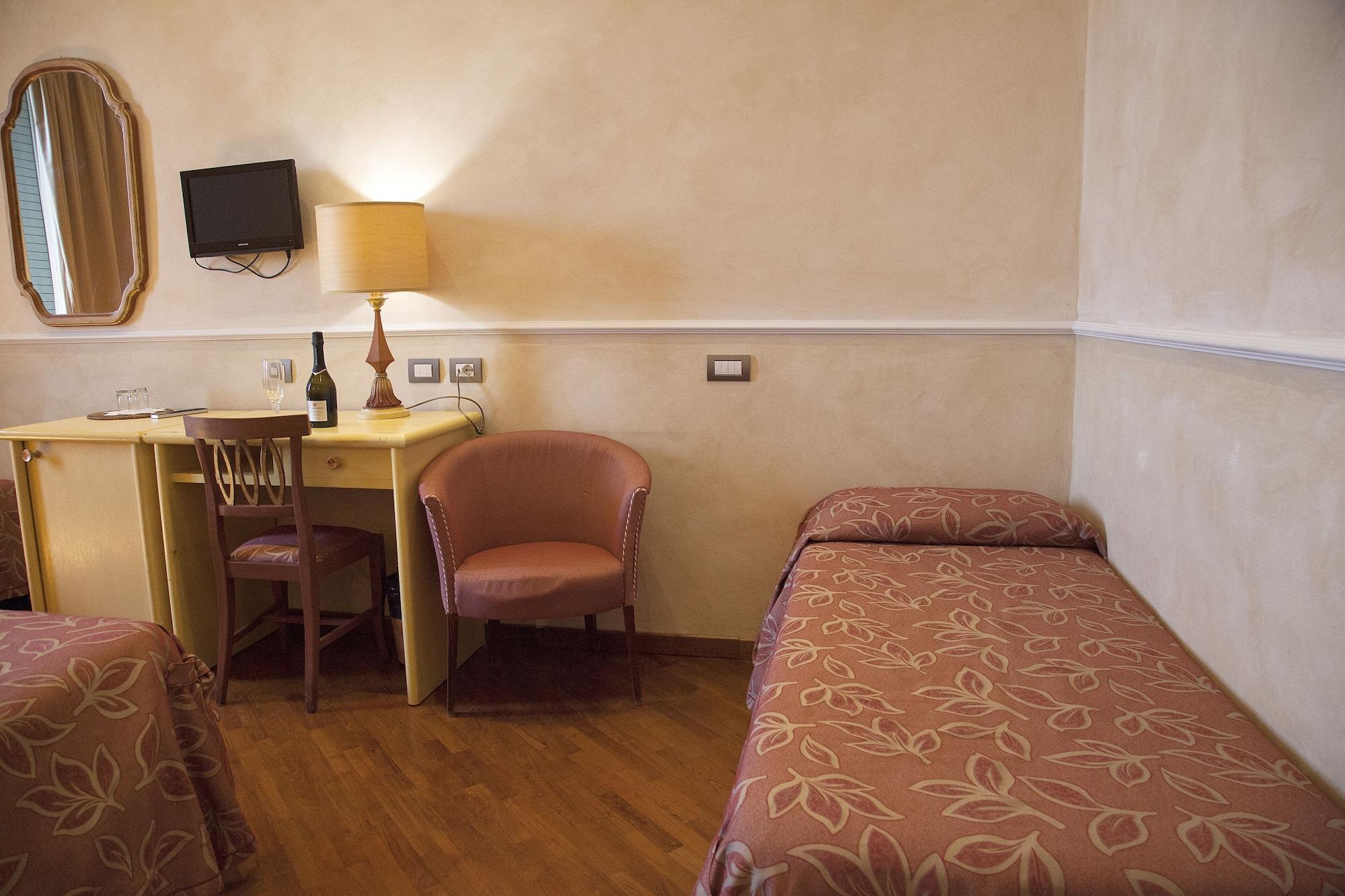 Hotel Aurora 3*
