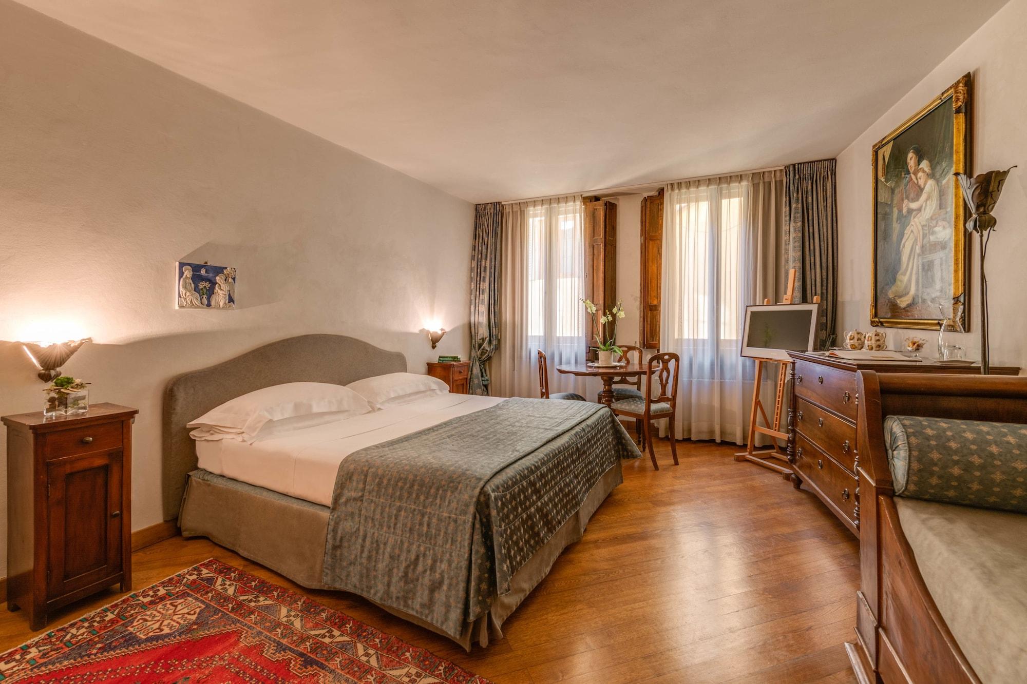 Bed & Breakfast Residenza D'epoca In Piazza Della Signoria 2*