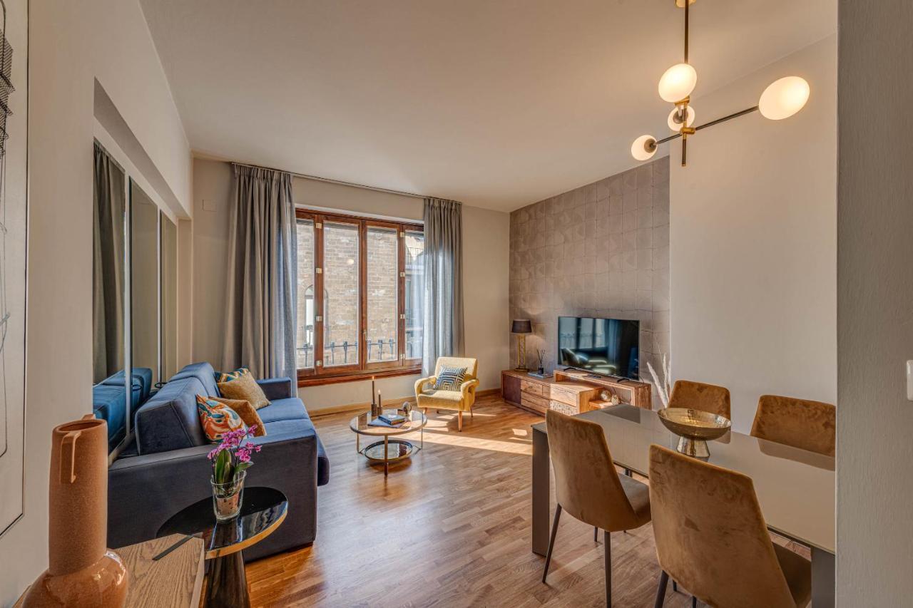 - Santo Stefano's Mirror Apartment