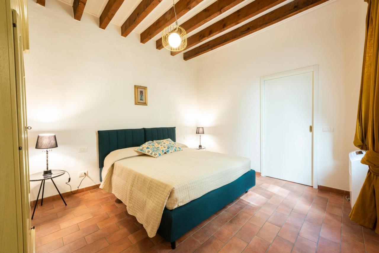 Santa Croce Palace By Mmega Apartment