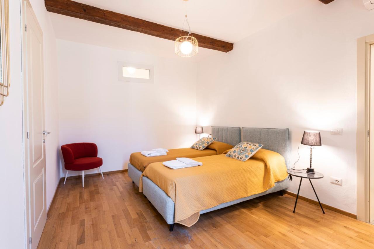 Santa Croce Palace By Mmega Apartment