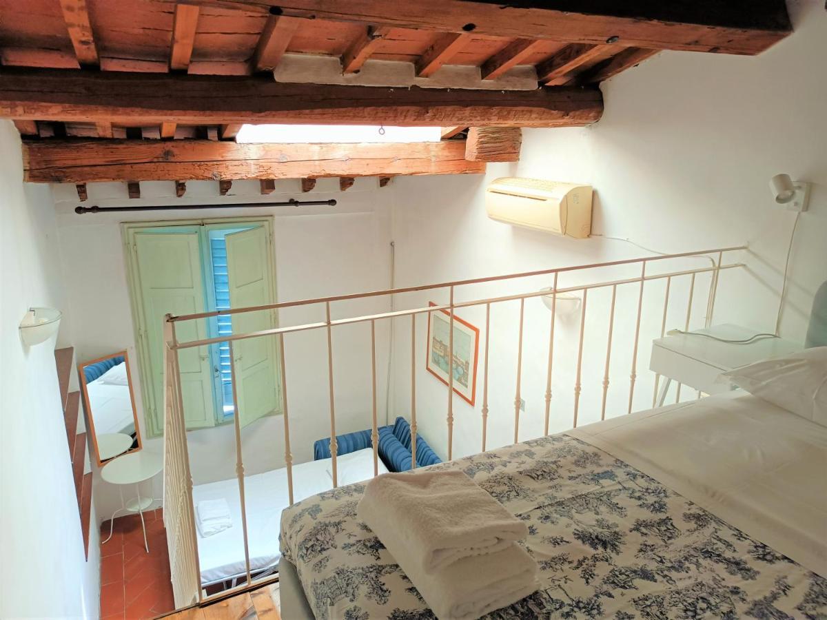 Camilla - Sweet Dreams In Apartment Florence
