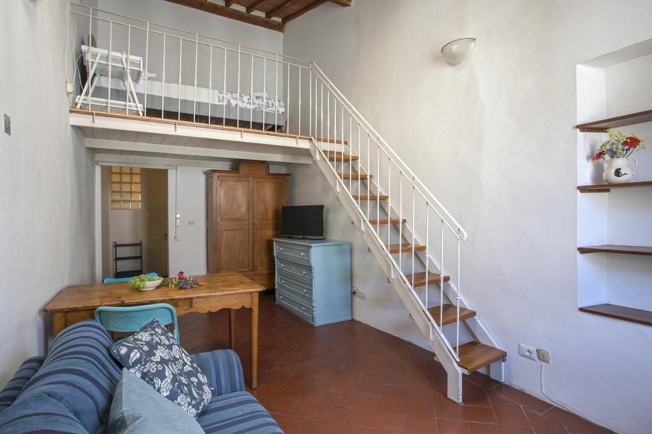 Camilla - Sweet Dreams In Apartment Florence