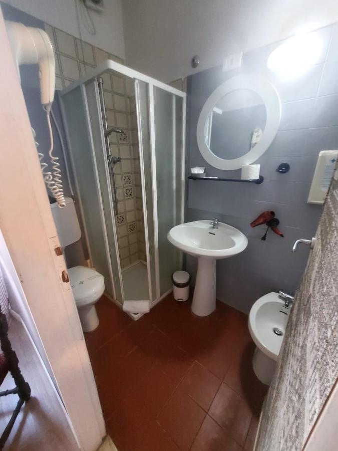 Fedora Hotel 2*