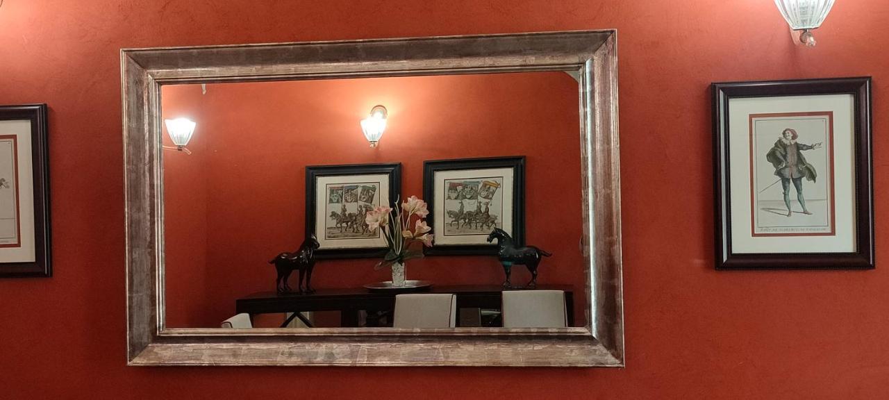 Luxury Frescoed In The Center *