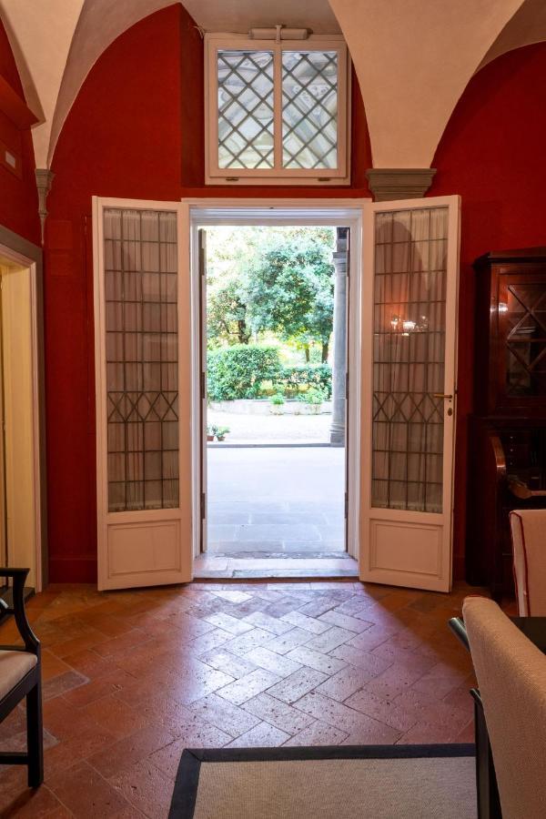 Luxury Frescoed In The Center Apartment *