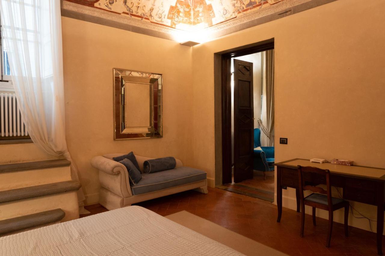 Apartment Luxury Frescoed In The Center