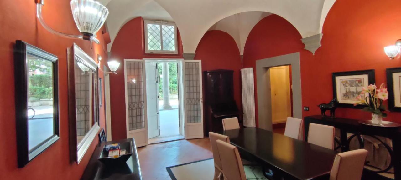 Luxury Frescoed In The Center