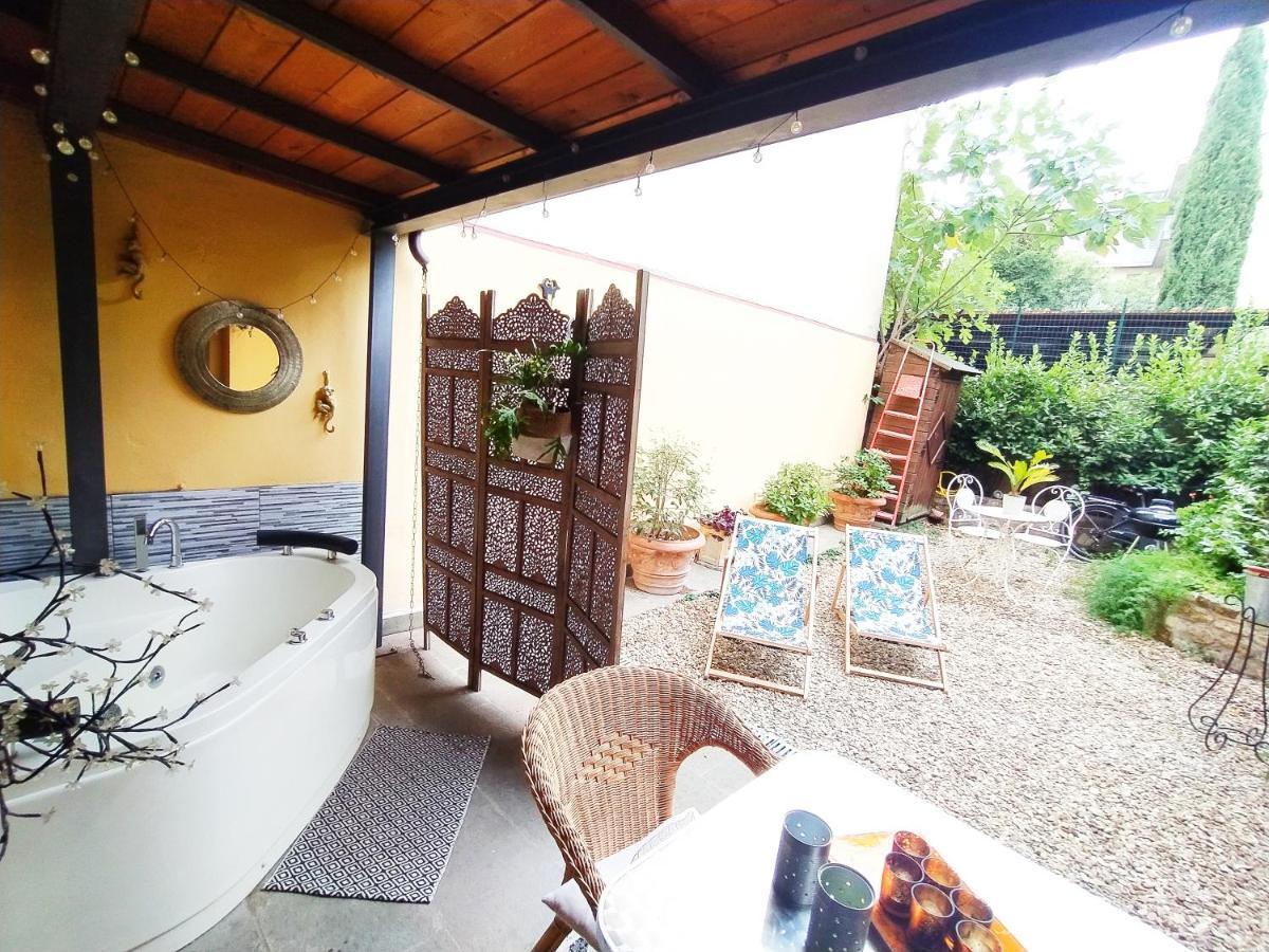 Nadia's Lovely - With Private Garden And Jacuzzi Appartement