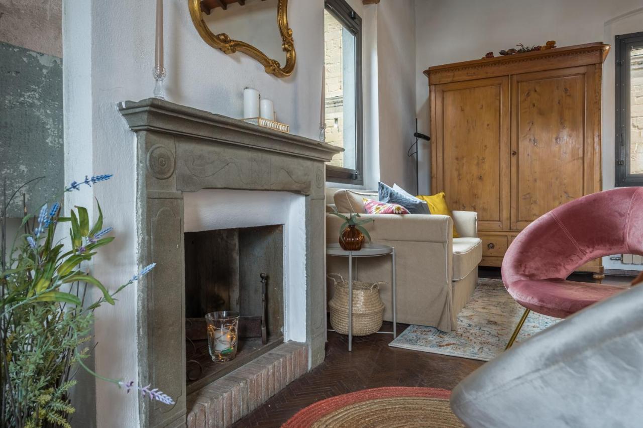 Apartment Via Lamberti, 3 - Charming - Charming And Historic 5th-floor Attic With Elevator In A Building At The Heart Of Vibrant Florence, Just A 2-minute Walk From Attractions
