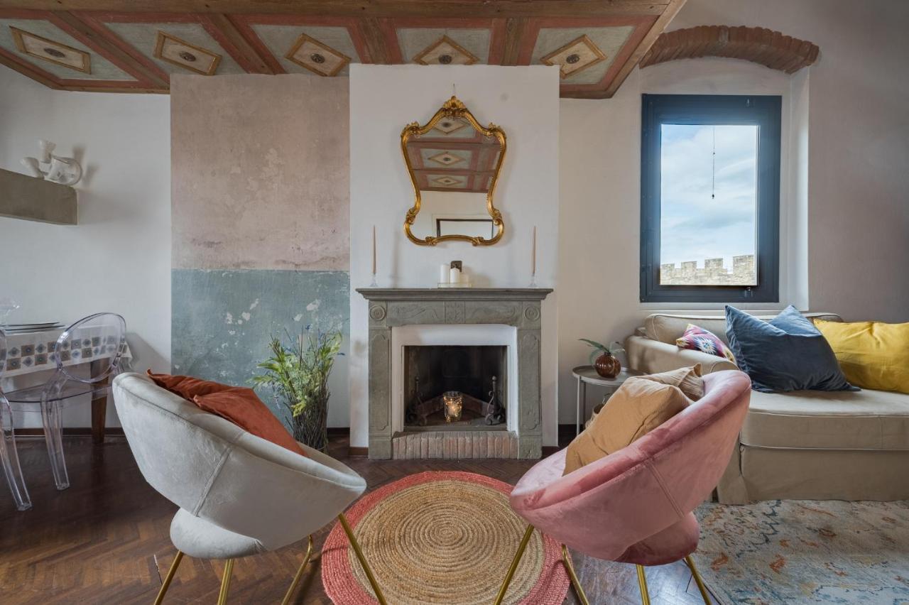 Via Lamberti, 3 - Charming - Charming And Historic 5th-floor Attic With Elevator In A Building At The Heart Of Vibrant Florence, Just A 2-minute Walk From Attractions *