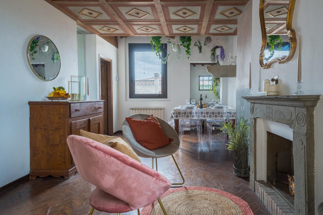 Via Lamberti, 3 - Charming - Charming And Historic 5th-floor Attic With Elevator In A Building At The Heart Of Vibrant Florence, Just A 2-minute Walk From Attractions Florenz