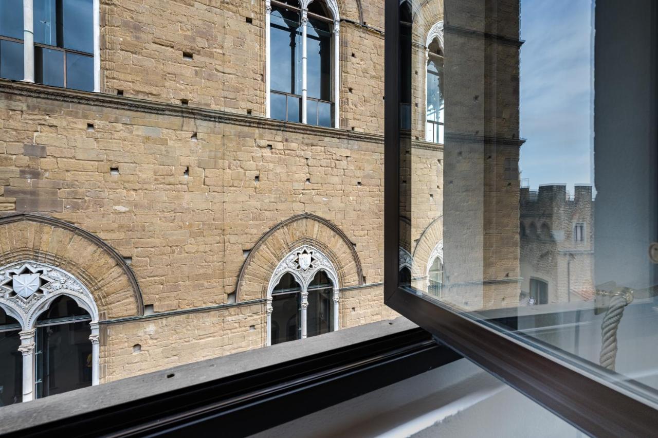 Via Lamberti, 3 - Charming - Charming And Historic 5th-floor Attic With Elevator In A Building At The Heart Of Vibrant Florence, Just A 2-minute Walk From Attractions Apartment