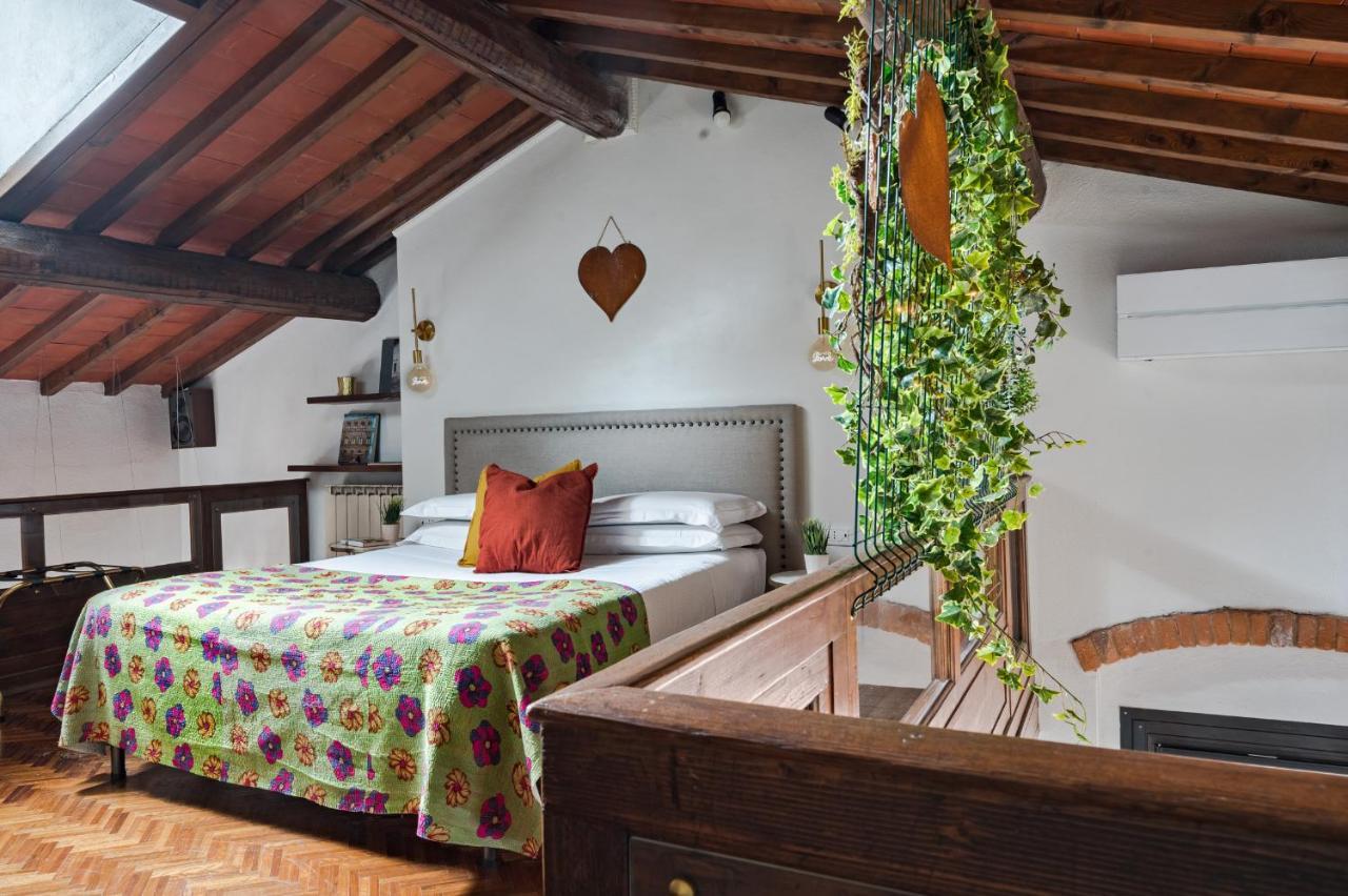Via Lamberti, 3 - Charming - Charming And Historic 5th-floor Attic With Elevator In A Building At The Heart Of Vibrant Florence, Just A 2-minute Walk From Attractions