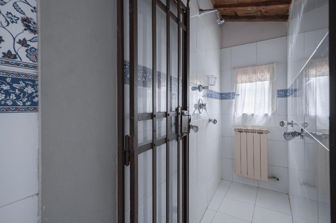 Via Lamberti, 3 - Charming - Charming And Historic 5th-floor Attic With Elevator In A Building At The Heart Of Vibrant Florence, Just A 2-minute Walk From Attractions Apartment *